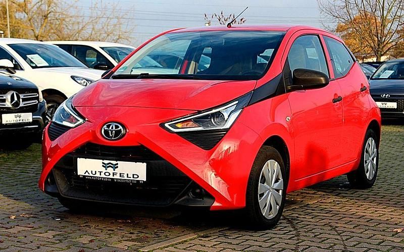 Rot Gebraucht 2021 Toyota Aygo Kleinwagen | 9.950 € (Fairer Preis) - Bild 1/4