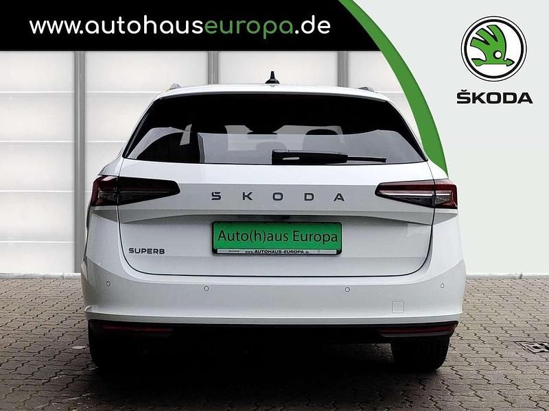 Neu Skoda Superb Selection 150 PS (110 kW) 2025 Kristallweiß uni Kombi