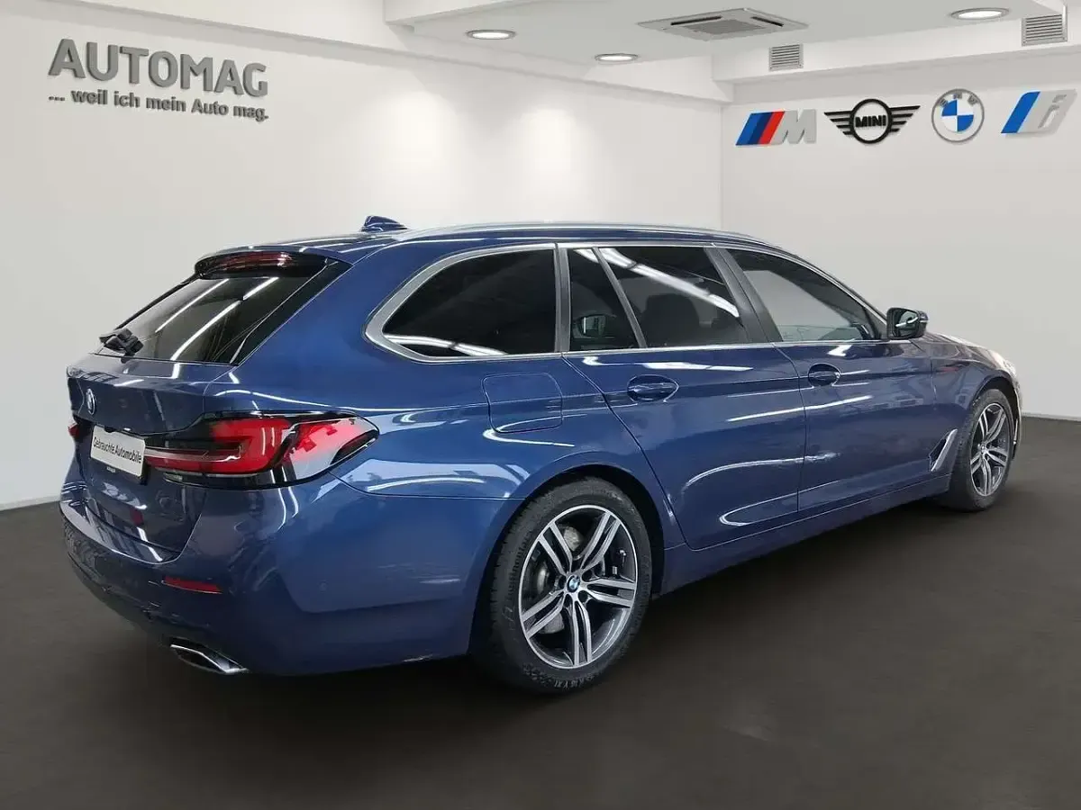 Gebraucht BMW 530 Sport Line 286 PS (210 kW) 2023 Blau Limousine
