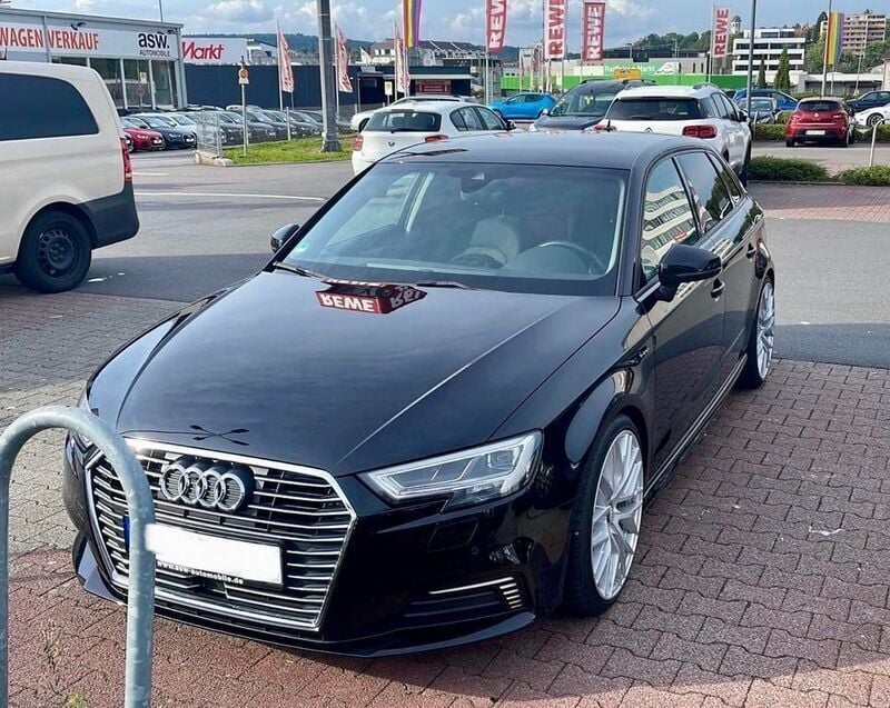 Schwarz Gebraucht 2017 Audi A3 Sportback e-tron Limousine | 16.900 € (Fairer Preis) - Bild 1/4