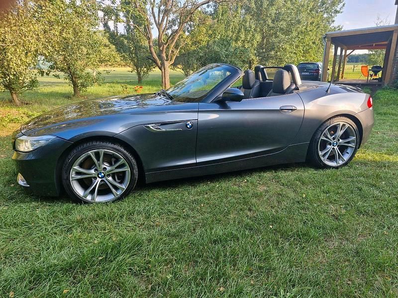 Grau Gebraucht 2013 BMW Z4 Cabrio | 24.300 € (Fairer Preis) - Bild 1/4