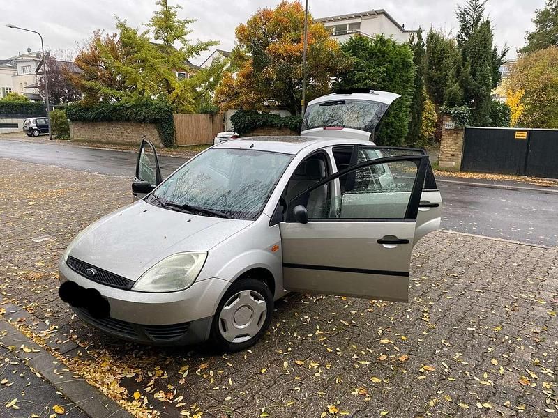 Gebraucht Ford Fiesta 80 PS (58 kW) 2002 Silber Limousine