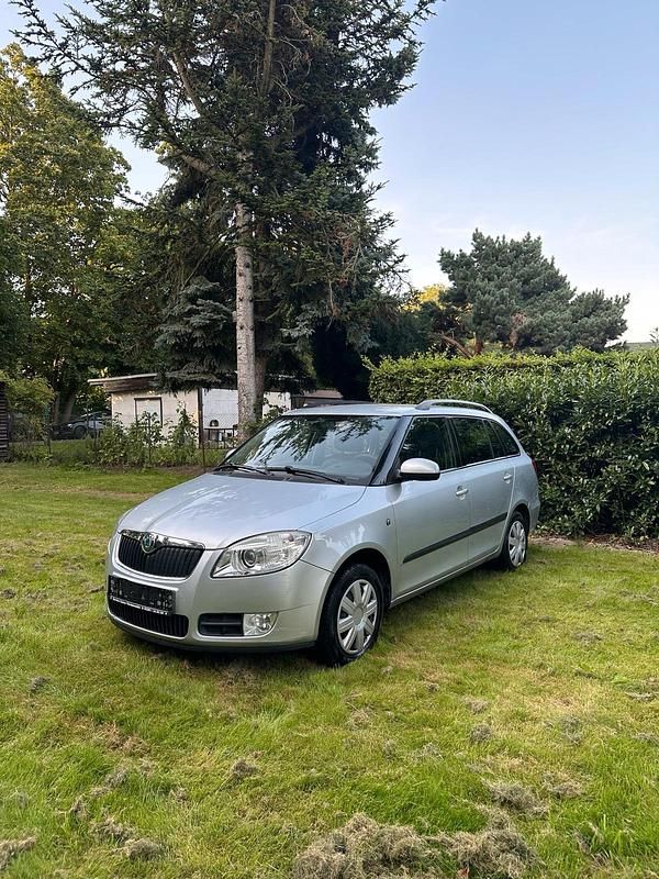 Grau Gebraucht 2010 Skoda Fabia Kombi | 1.750 € (Superpreis) - Bild 1/4
