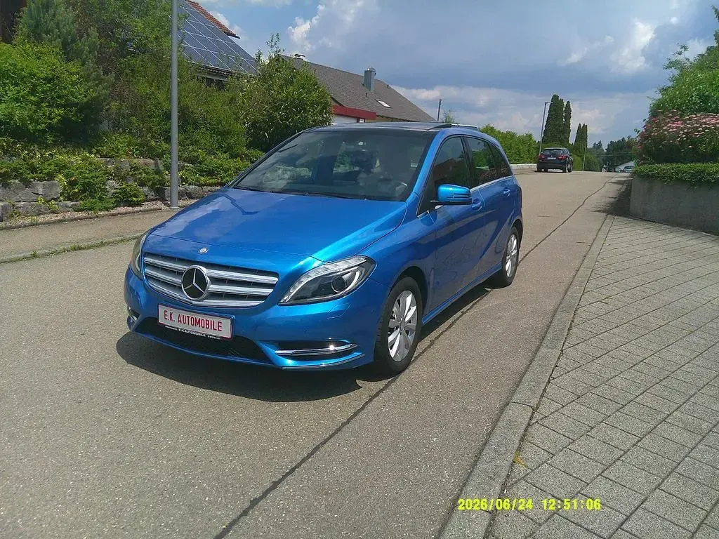 Gebraucht Mercedes B200 156 PS (114 kW) 2014 Suedseeblau Kleinwagen