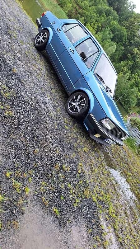 Second-hand VW Jetta 54 CP (39 kW) 1984 Albastru Berlinǎ