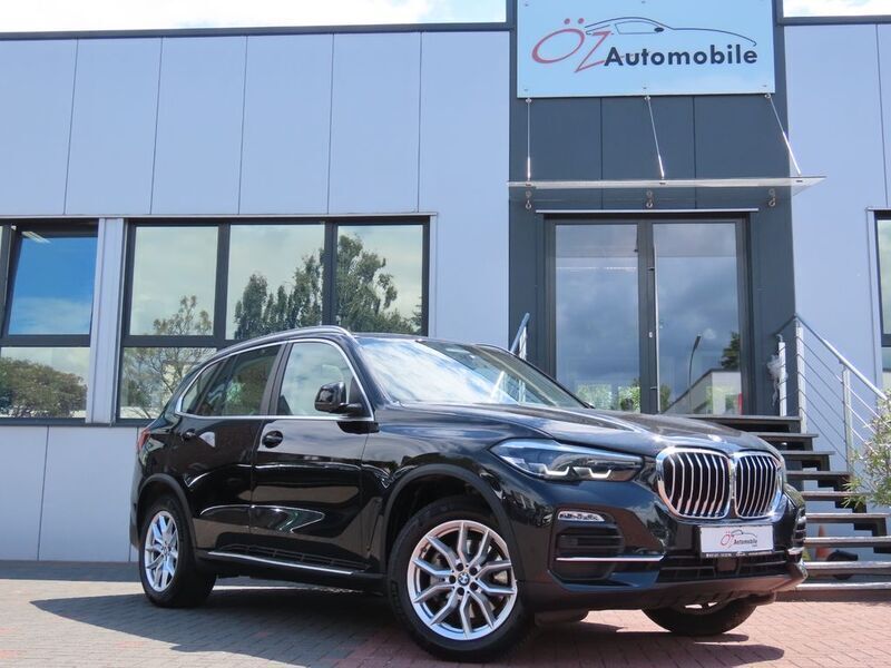 Black sapphire metallic Gebraucht 2019 BMW X5 Sport Line SUV | 39.500 € (Fairer Preis) - Bild 1/4