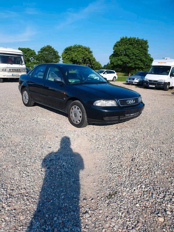 Schwarz Gebraucht 2003 Audi A4 Limousine | 499 € (Superpreis) - Bild 1/4