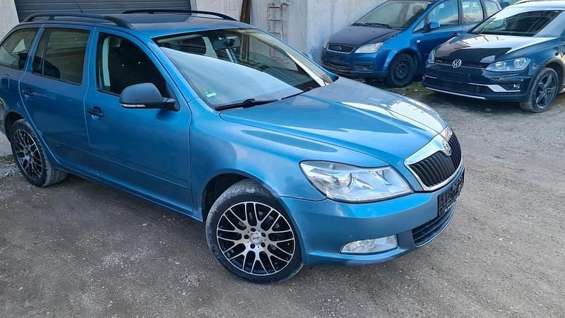 Gebraucht Skoda Octavia 105 PS (77 kW) 2010 Blau Kombi