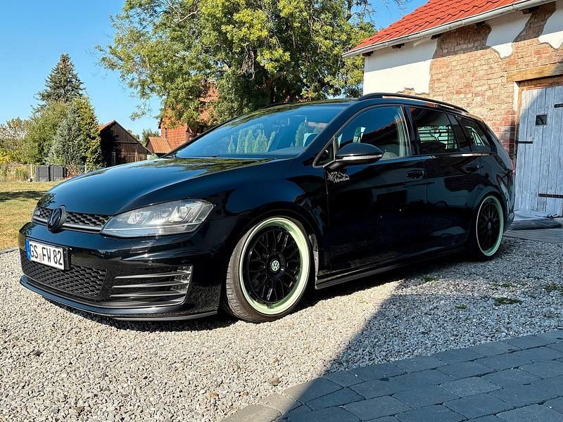 Schwarz Gebraucht 2016 VW Golf VII GTD Kombi | 18.500 € - Bild 1/4