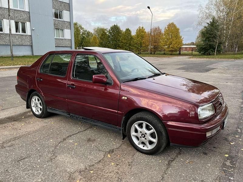 Rot Gebraucht 1996 VW Vento Limousine | 3.900 € (Fairer Preis) - Bild 1/4