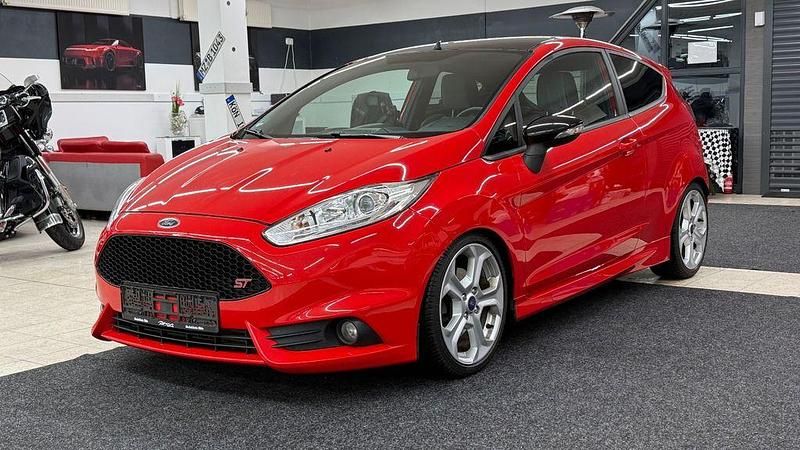 Gebraucht Ford Fiesta ST 182 PS (133 kW) 2014 Rot Kleinwagen