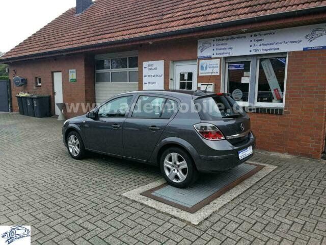 Usata Opel Astra Edition 90 CV (66 kW) 2009 Grigio Utilitaria