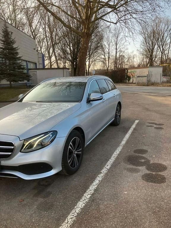 Gebraucht Mercedes E220 Avantgarde 194 PS (142 kW) 2019 Silber Kombi