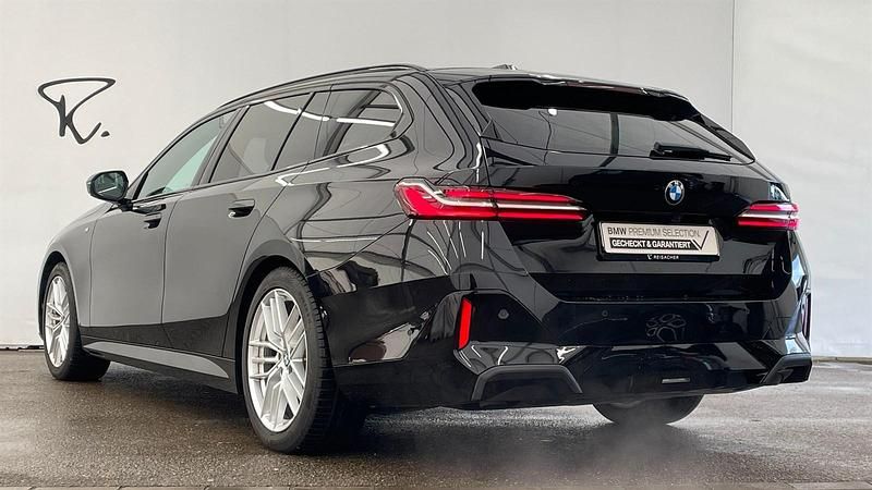Gebraucht BMW 540 Comfort Edition 286 PS (210 kW) 2024 Saphirschwarz metallic Kombi