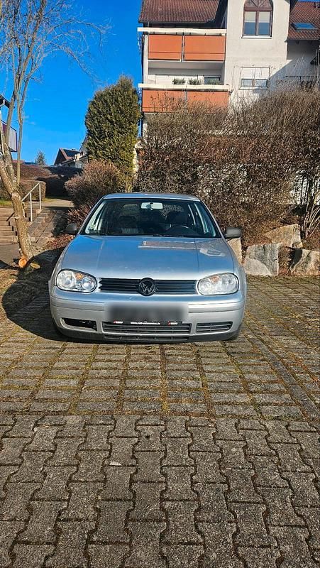 Silber Gebraucht 2001 VW Golf IV Kleinwagen | 250 € (Superpreis) - Bild 1/4