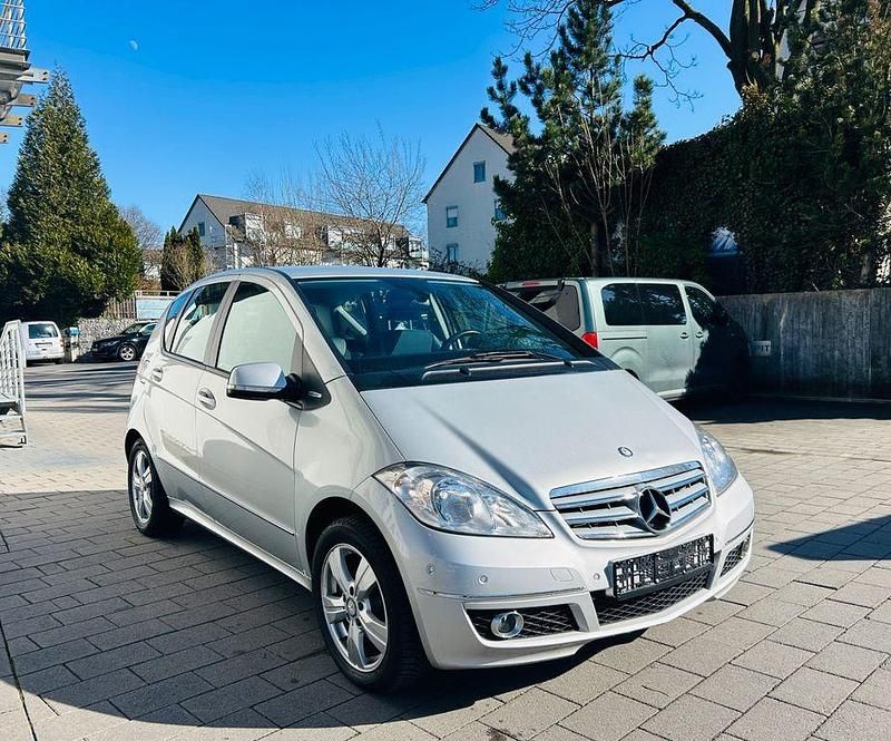 Gebraucht Mercedes A180 116 PS (85 kW) 2010 Silber Limousine