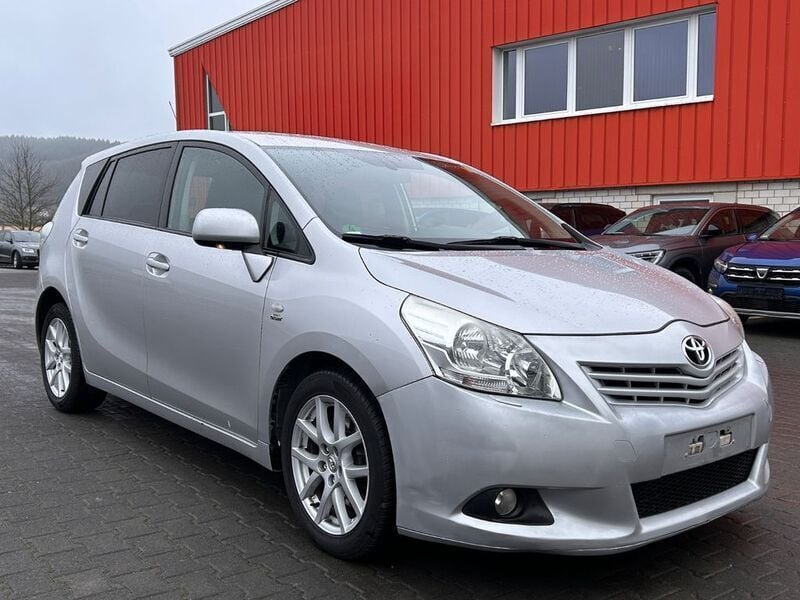 Silber Gebraucht 2010 Toyota Verso Van / Kleinbus | 3.600 € (Guter Preis) - Bild 1/4