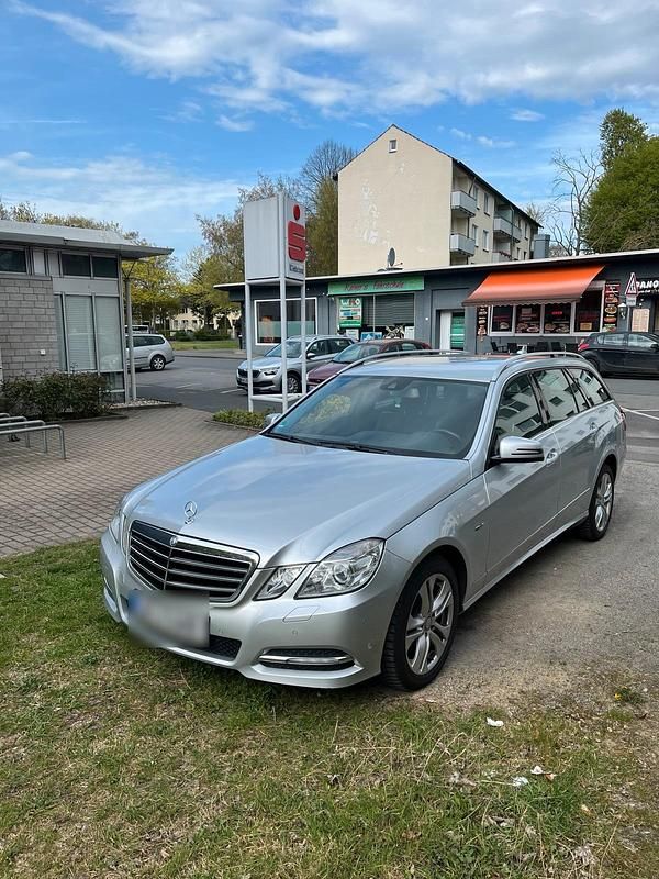 Gebraucht Mercedes E220 Avantgarde 170 PS (125 kW) 2010 Grau Kombi