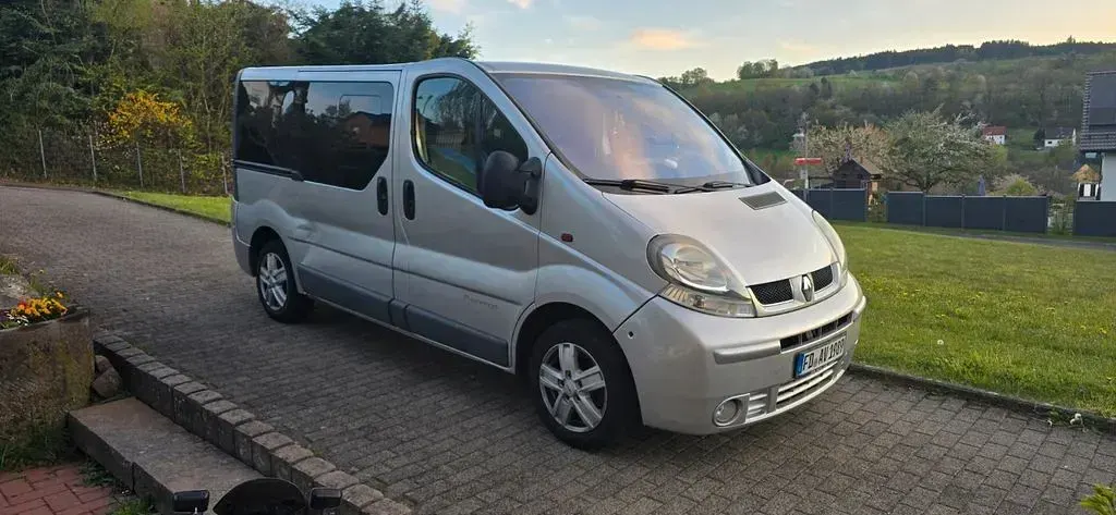 Gebraucht Renault Trafic 101 PS (74 kW) 2006 Silber Van / Kleinbus