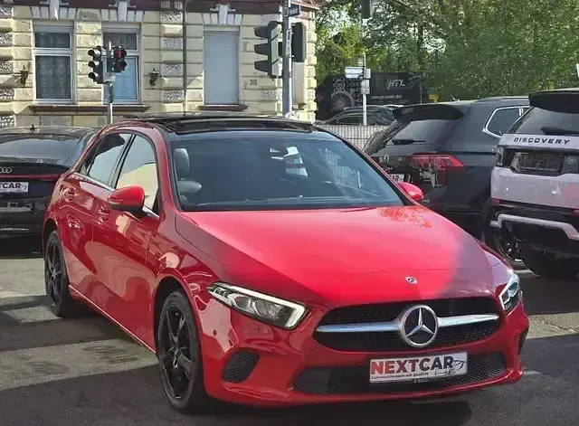 Gebraucht Mercedes A200 163 PS (119 kW) 2018 Rot Limousine