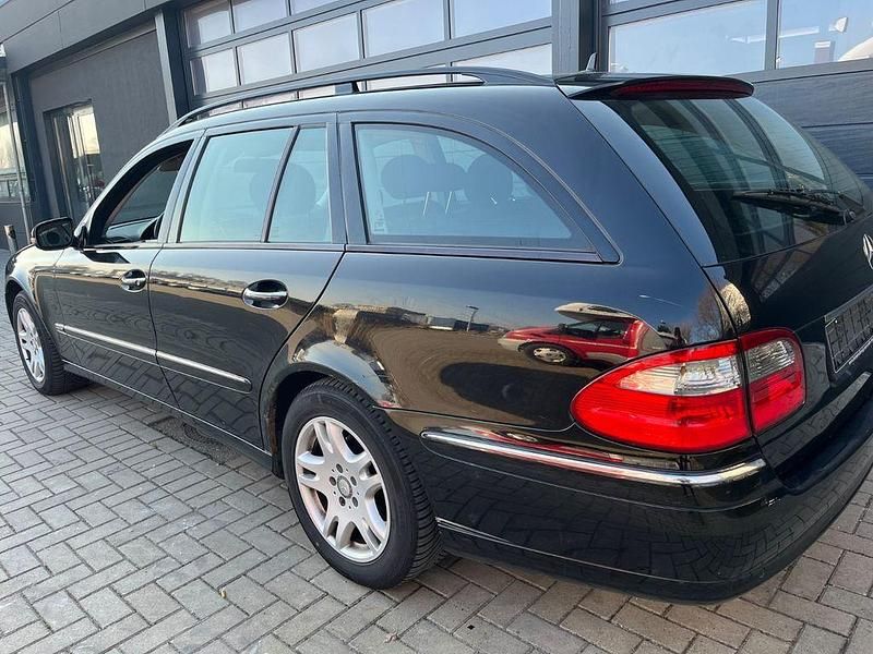 Gebraucht Mercedes E200 Elegance 136 PS (100 kW) 2008 Schwarz Limousine
