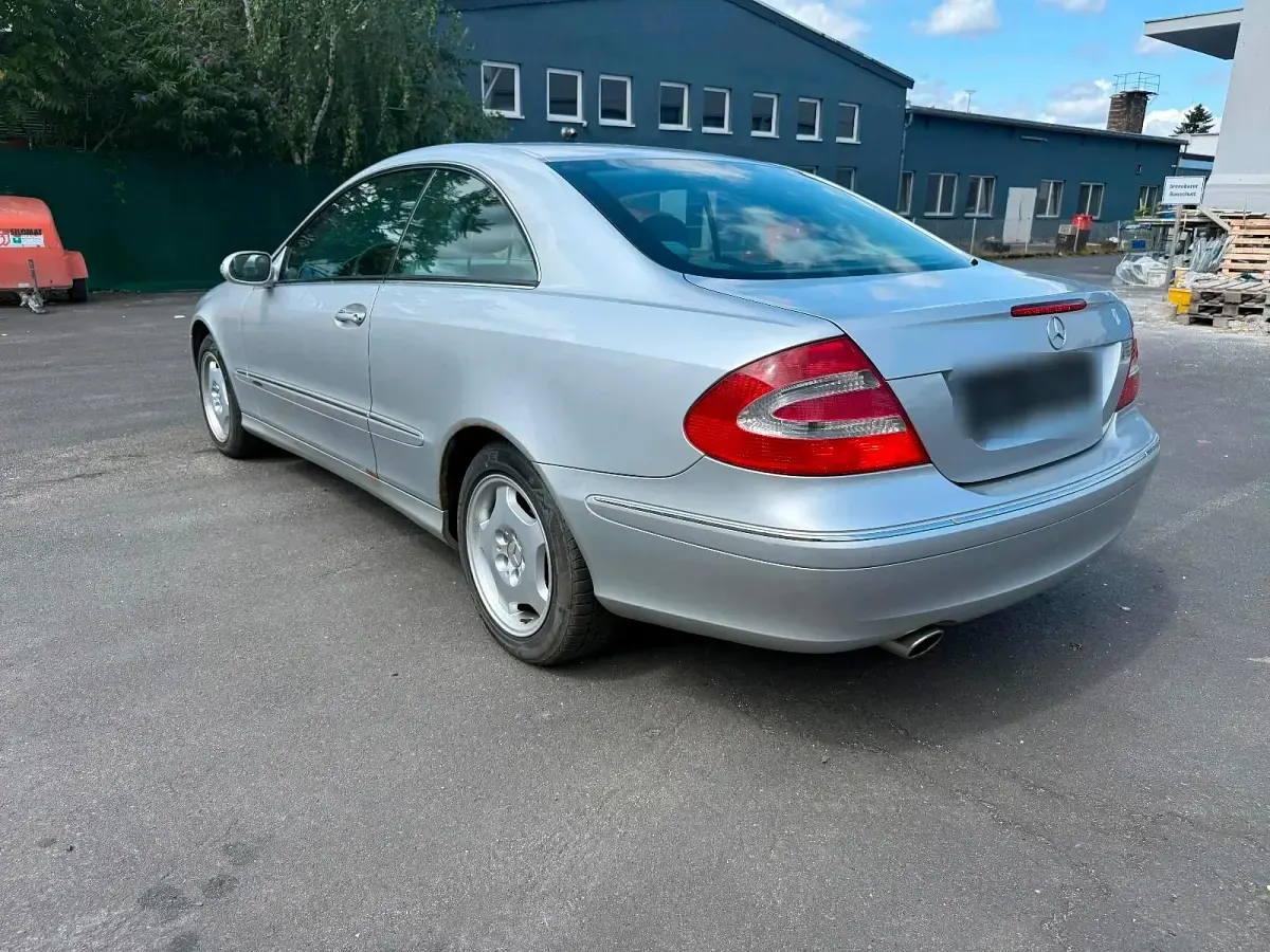 Gebraucht Mercedes CLK240 170 PS (125 kW) 2003 Silber Coupé