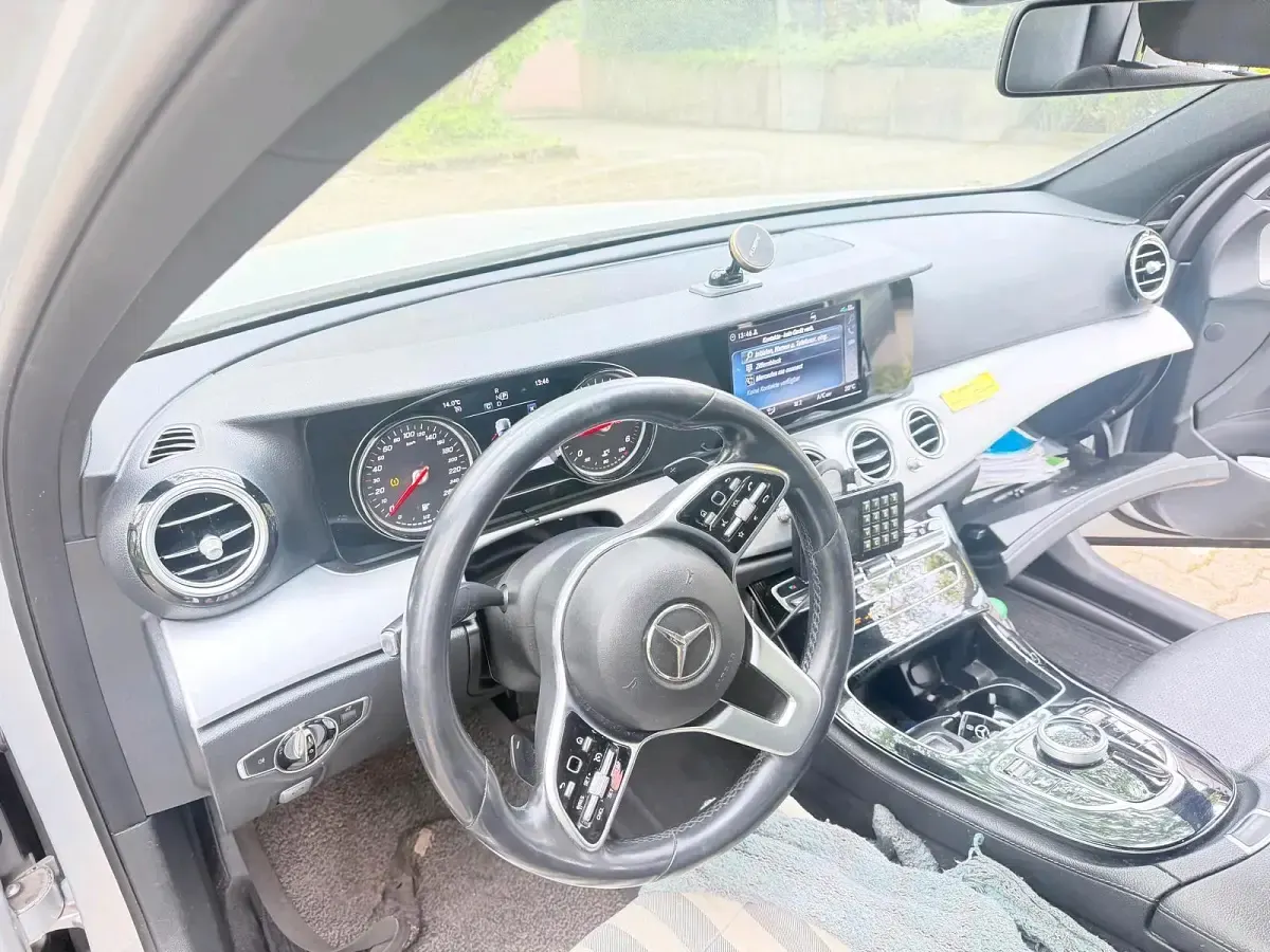 Gebraucht Mercedes E200 160 PS (117 kW) 2019 Silber Limousine
