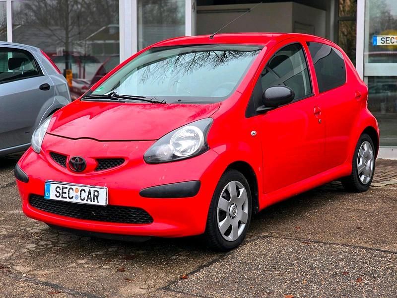 Gebraucht Toyota Aygo Cool 68 PS (50 kW) 2006 Rot Kleinwagen