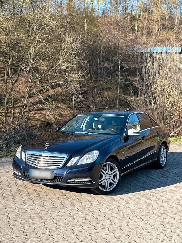 Gebraucht Mercedes E350 Elegance 231 PS (169 kW) 2010 Blau Limousine