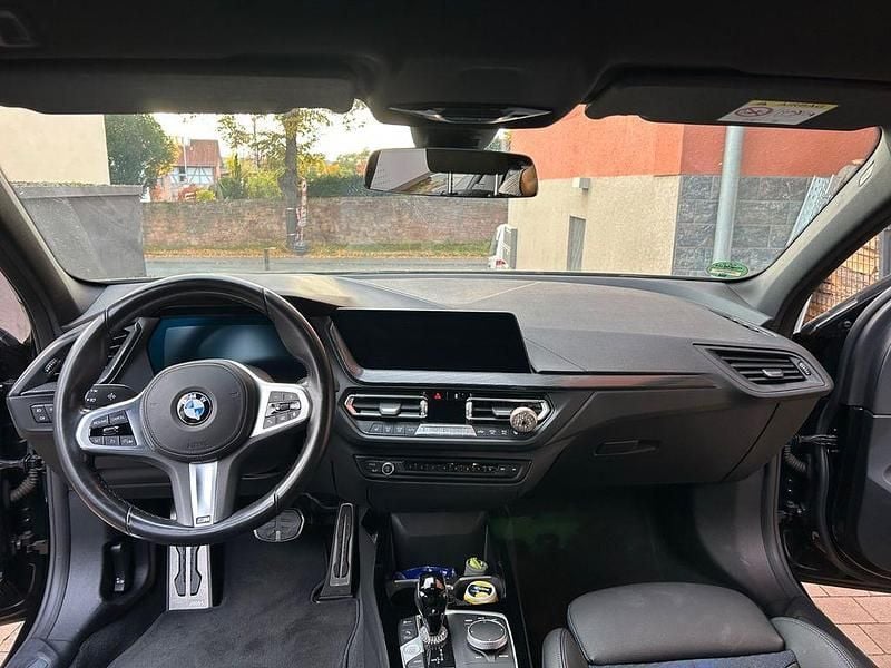 Schwarz Gebraucht 2021 BMW 118 M Sport Kleinwagen | 23.600 € (Fairer Preis) - Bild 1/4