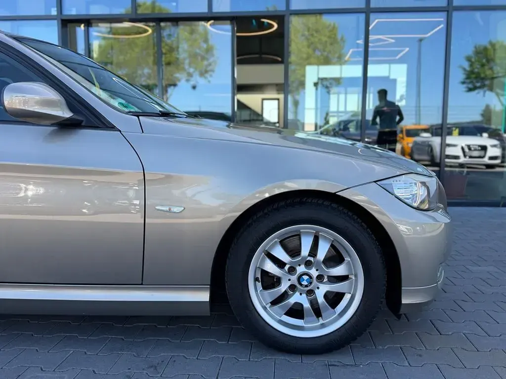 Gebraucht BMW 320 Sport Line 184 PS (135 kW) 2011 Grau Kombi