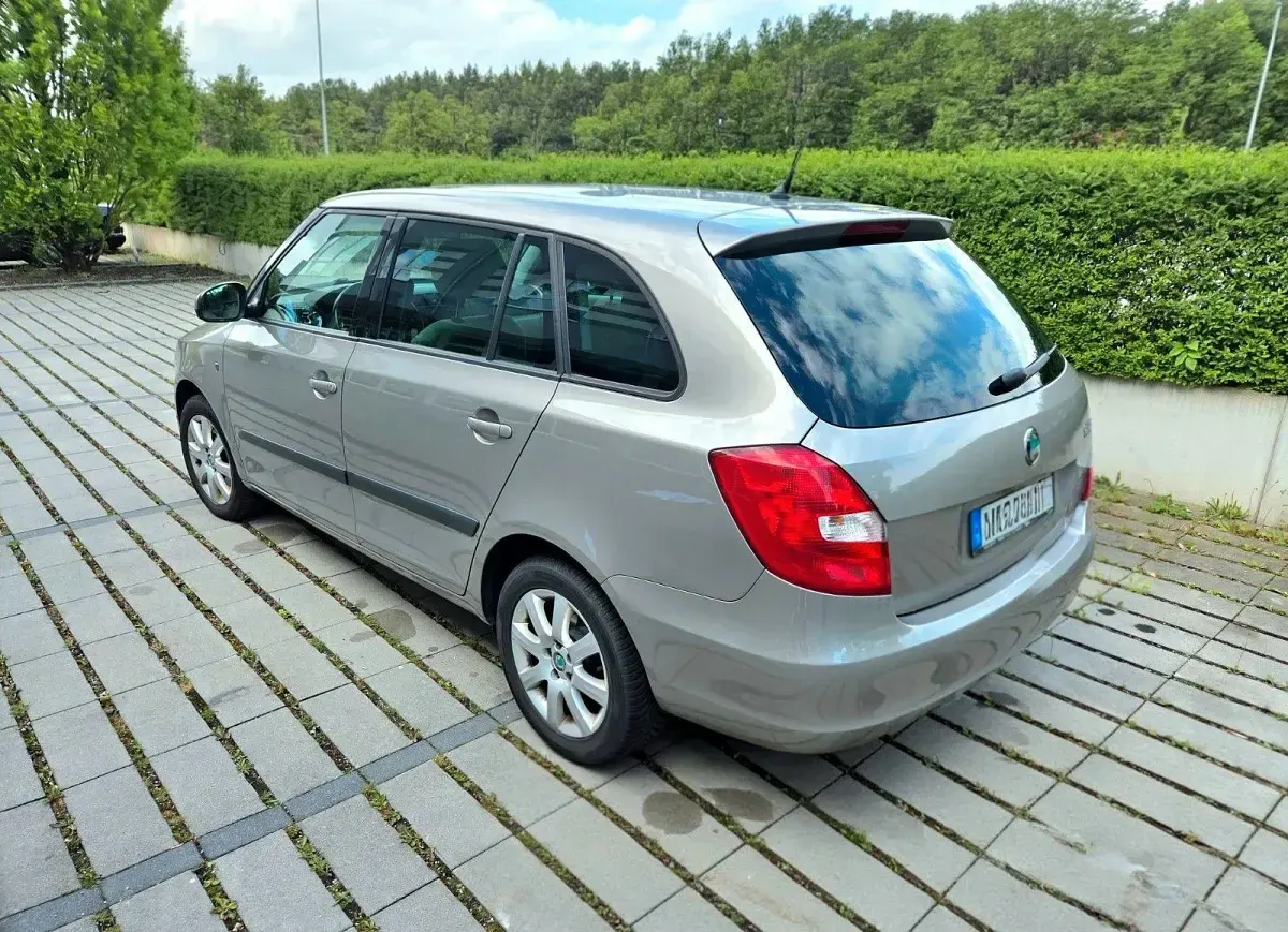 Gebraucht Skoda Fabia 105 PS (77 kW) 2012 Beige Kleinwagen