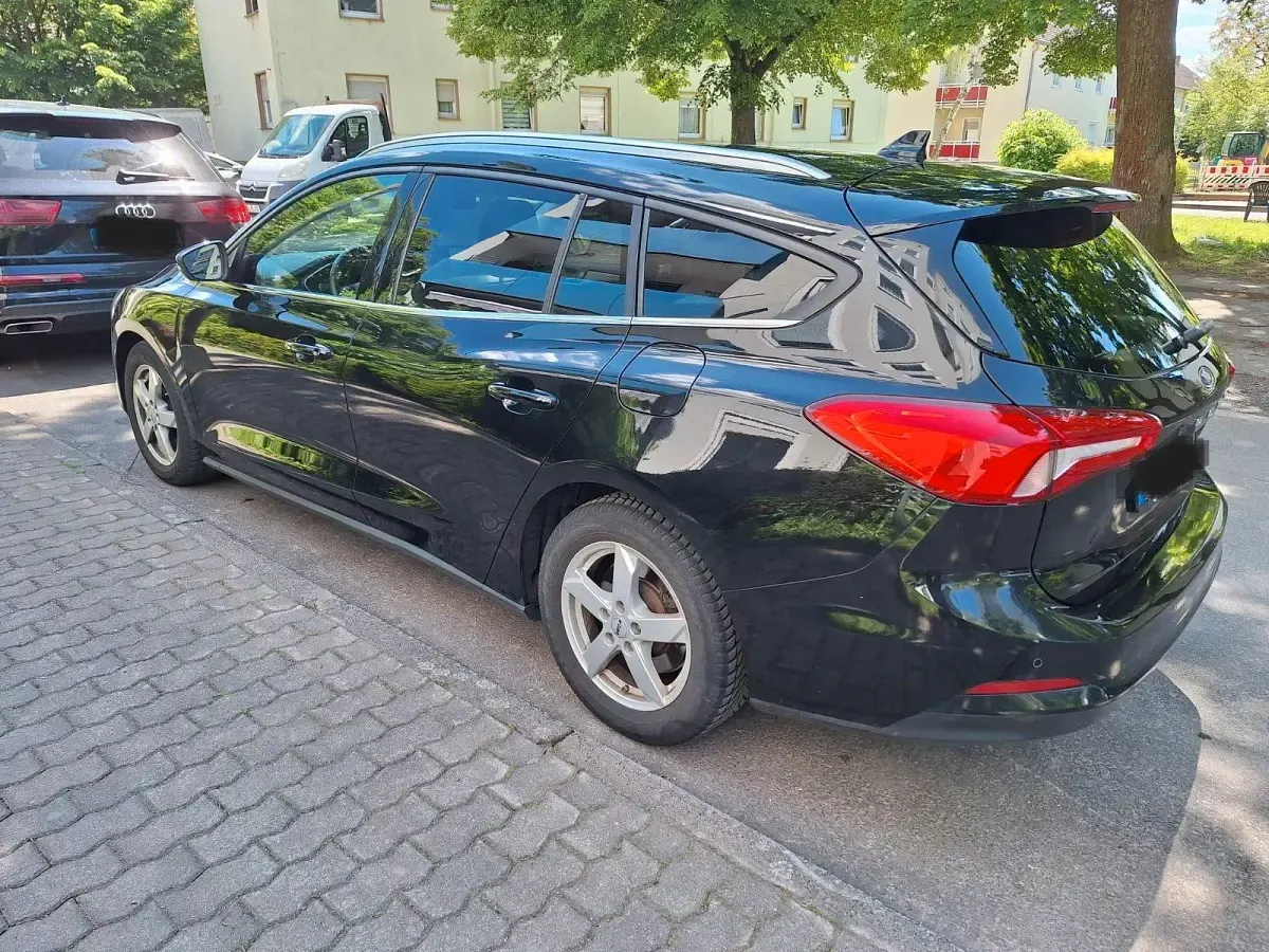 Gebraucht Ford Focus 120 PS (88 kW) 2020 Schwarz Limousine