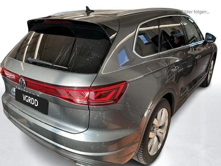 Gebraucht VW Touareg Elegance 231 PS (169 kW) 2024 Grau SUV