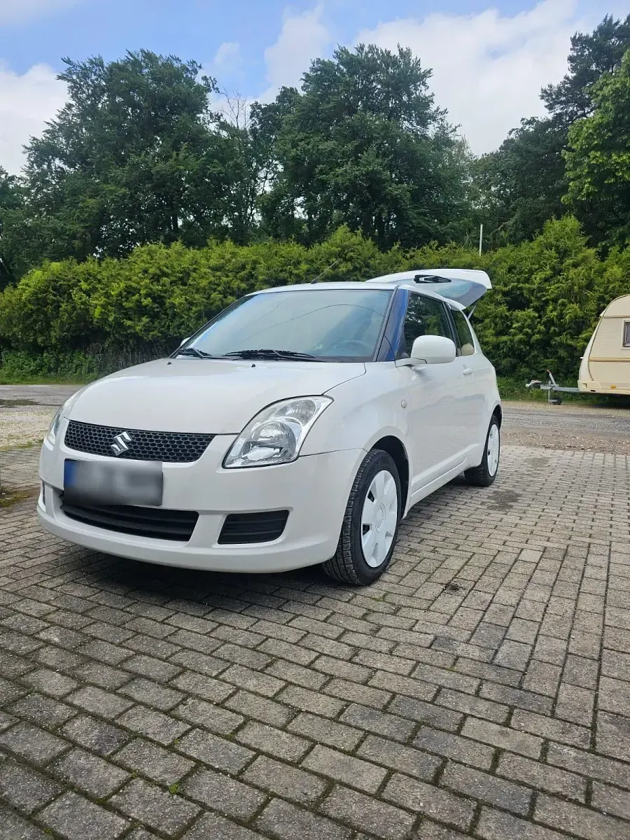 Gebraucht Suzuki Swift 90 PS (66 kW) 2010 Weiß Kleinwagen