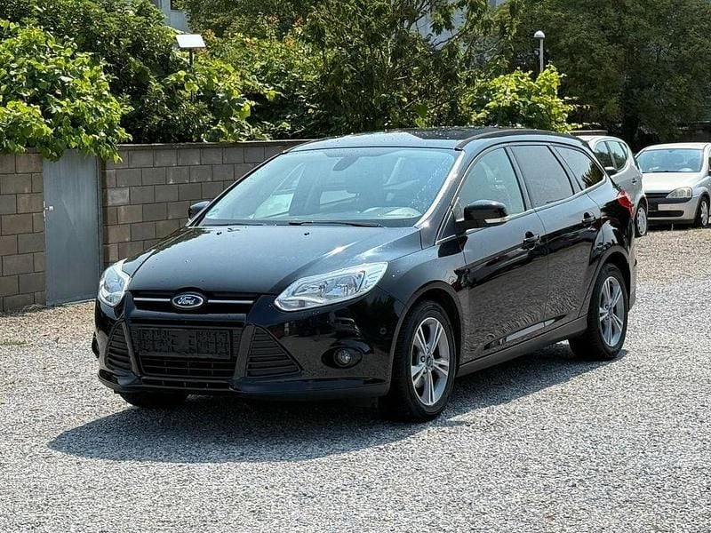Schwarz Gebraucht 2013 Ford Focus SYNC Edition Kombi | 2.950 € (Superpreis) - Bild 1/4