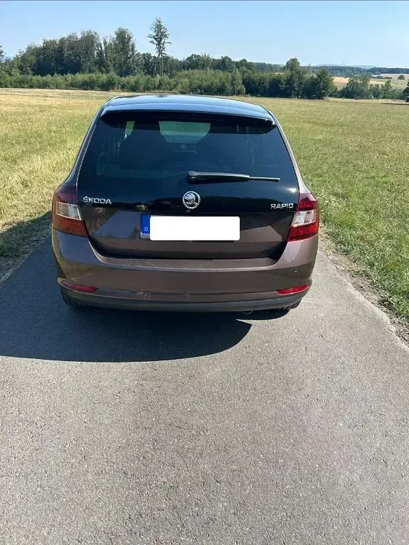 Gebraucht Skoda Rapid Ambition 90 PS (66 kW) 2016 Braun Kleinwagen