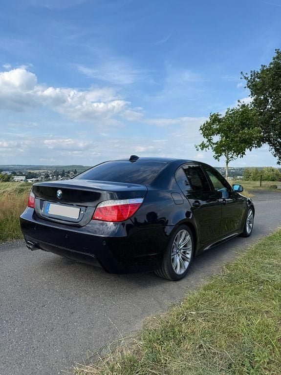Blau Gebraucht 2008 BMW 525 M Sport Limousine | 11.300 € (Teuer) - Bild 1/4