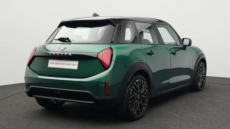 Gebraucht Mini Cooper Favoured 156 PS (114 kW) 2024 Grün Kleinwagen