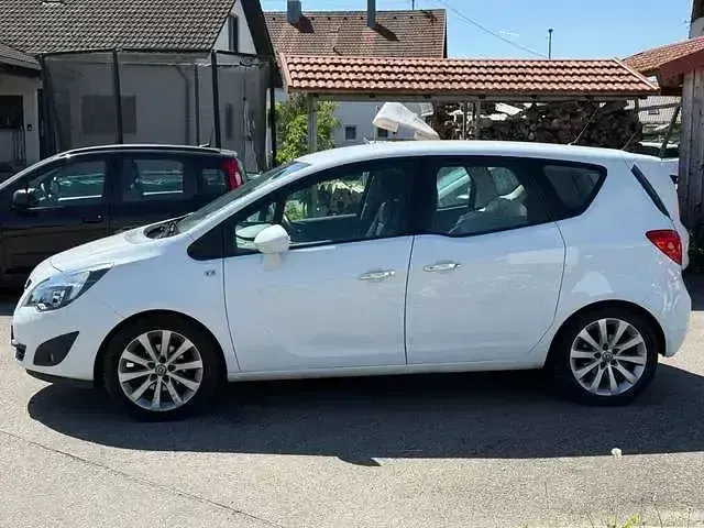 Gebraucht Opel Meriva Innovation 120 PS (88 kW) 2011 Casabl/arctic/eisweiss/kaolin Van / Kleinbus