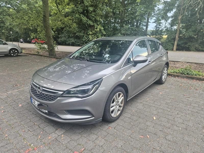 Braun Gebraucht 2016 Opel Astra Eco Limousine | 7.000 € (Etwas zu teuer) - Bild 1/4