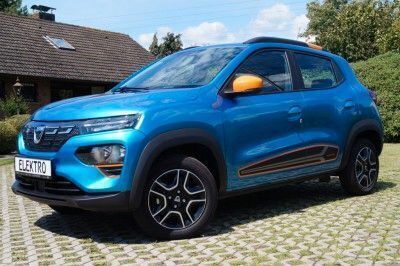 Blau Gebraucht 2022 Dacia Spring Comfort Plus Kleinwagen | 14.400 € - Bild 1/4