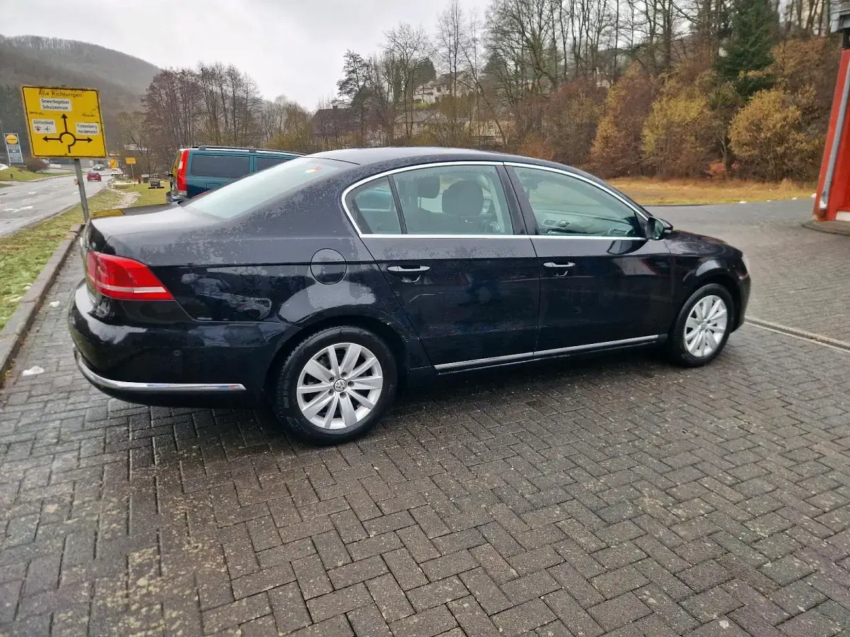 Gebraucht VW Passat 122 PS (89 kW) 2011 Schwarz Limousine