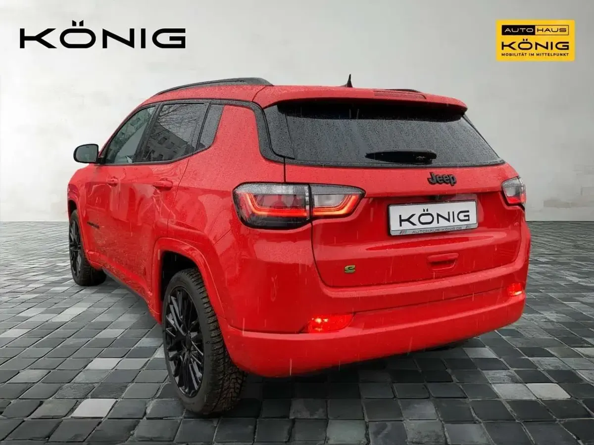 Gebraucht Jeep Compass Altitude 131 PS (96 kW) 2023 Rot SUV