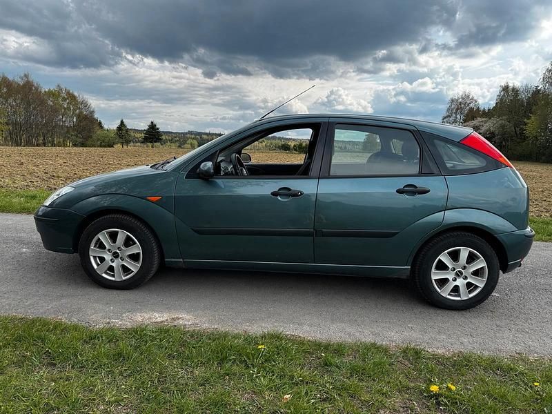 Usata Ford Focus 100 CV (73 kW) 2003 Verde Utilitaria