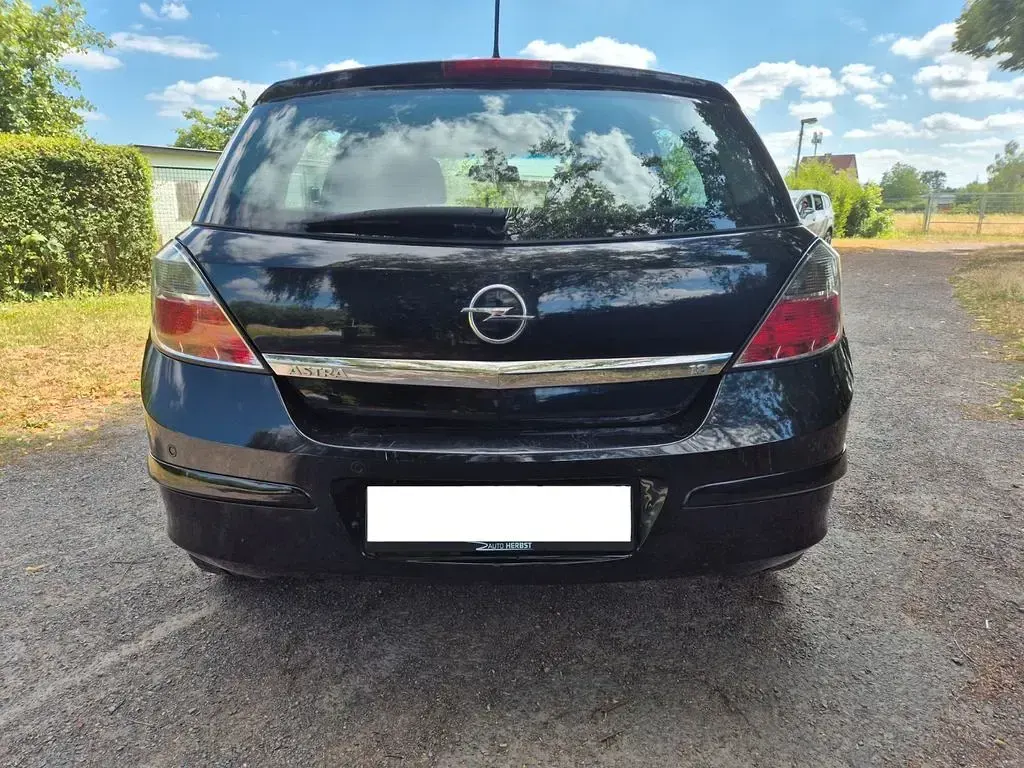 Gebraucht Opel Astra Cosmo 140 PS (102 kW) 2007 Schwarz Limousine