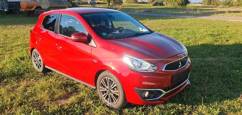 Rot Gebraucht 2017 Mitsubishi Space Star Limousine | 8.800 € (Fairer Preis) - Bild 1/4