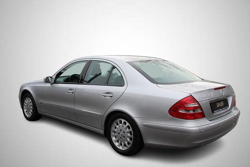 Gebraucht Mercedes E240 Elegance 177 PS (130 kW) 2002 Silber Limousine
