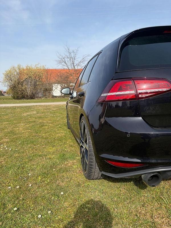Gebraucht VW Golf VII GTI 220 PS (161 kW) 2014 Schwarz Limousine