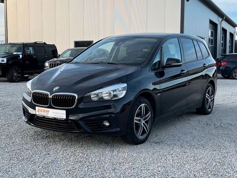 Schwarz Gebraucht 2016 BMW 220 Gran Tourer Sport Line Van / Kleinbus | 12.499 € (Fairer Preis) - Bild 1/4
